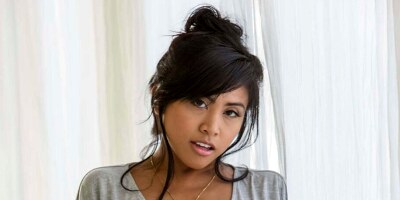 Hot Babe Screams For More Orgasm