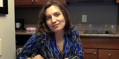 Bettie Bondage – Girls Chat With Mom