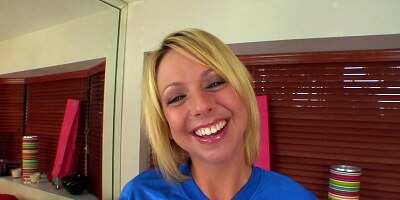 Cute soccer mom Brianna Beach takes a huge facial