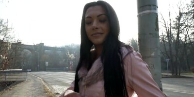 Tanned brunette for cash gets banged outdoors