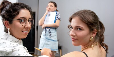 DYKE4K. Three Girls Unit