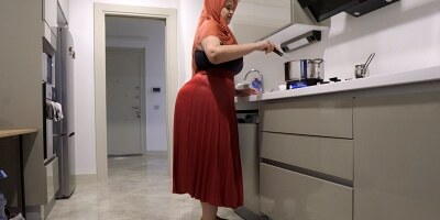 My big-ass stepmother hardened my dick with her skirt.