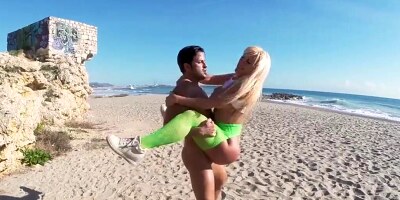 MILF shakes fanny and gets drilled on the beach