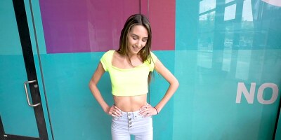 Natalia Nix loves getting cum all over her pussy - BangRealTeens