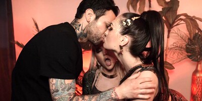 Juicy whores Slimthick Vic and Charlotte Sins and rough threesome