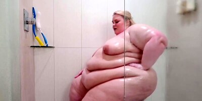 Ssbbw Showering Her Folds And Curves