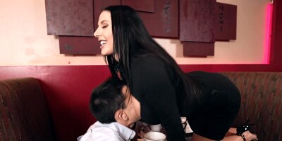 Luscious MILF Angela White seduces stud on first date