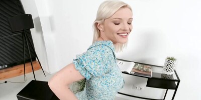 Cutie Zazie Skymm gently caresses her body in VR