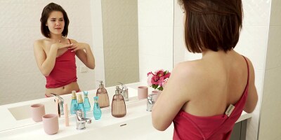 Petit Mette decided to fool around solo in the bathroom