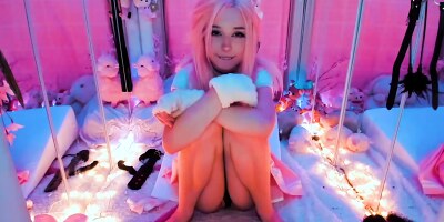 This Cosplayer Girl Doing It Well