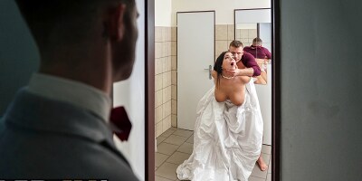 BRIDE4K. Locked WC Adventure