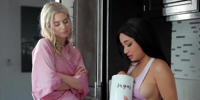 Jill Kassidy is getting eaten out by Asian girl Avery Black