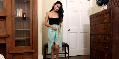 Babe Violet Vixen fucks her pussy solo with a dildo
