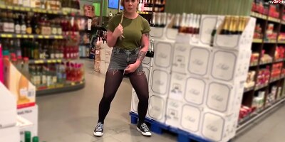 Extrem Public Das Revier Markiert - Lebe With Devil Sophie