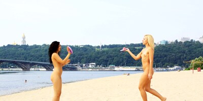 Sensual nude beach girl gets