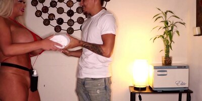 The incredible blonde bimbo Victoria is a hot masseuse