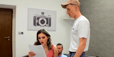 Taylee Wood shows that she can take on ALL men in that room