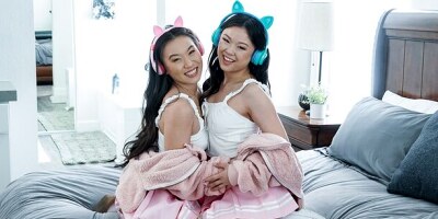 Sexy Lulu and Kimmy's cowgirl porn