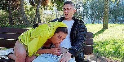 New Andrea Gets Anal In Public (06-01-2023)