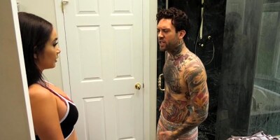 Extraordinary Small Hands and Aaliyah Hadid at reality porn