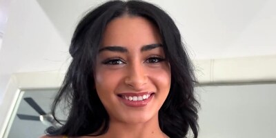 Vanessa Moon shows off her skinny body before POV banging