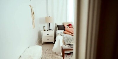 Blindfolded MILF River Lynn gets surprsied by Mike