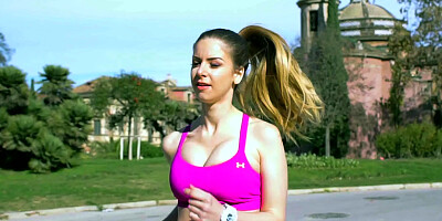 Stella Cox bouncy workout