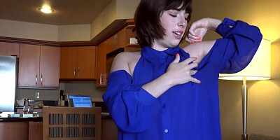 Simone Delilah loves showing her curves before the solo fun