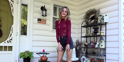 Addee Kate can not control her orgasms with a vibrator