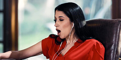 ALL GIRL MASSAGE - Sexy Ebony Pleasures Her Busy Wife Under Table Before Licking Her Pussy