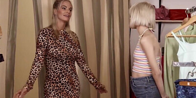 Jessie Saint licks Rachael Cavalli while in the changing room