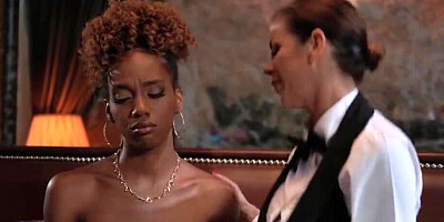 Thick MILF Alexis Fawx wants to get licked by Lacey Londo