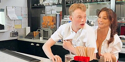 Kinky Mature Slut Syren De Mer Loves Anal With Young P1