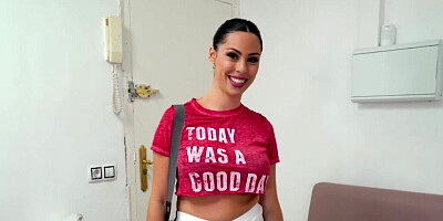 Sapphire LaPiedra gives the ultimate service to Potro