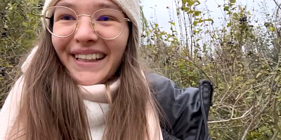 18yo Teen outdoor Pissing from huge Pussy