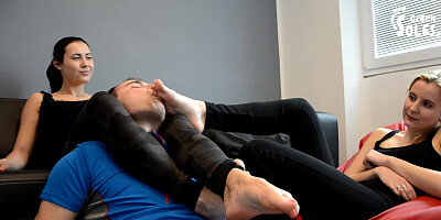 Workout Or Smell Our Feet! (foot Smother Stinky Feet Gym Socks Foot Smelling