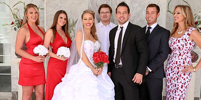 Innocent Julia Ann and Nicole Aniston - double blowjob movie - Naughty Weddings