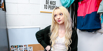 Cecelia Taylor blows a security officer and gets fucked