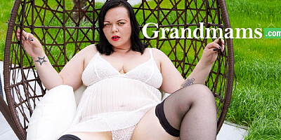 Girl's granny xxx