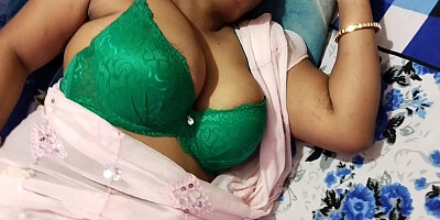 Neighbors Sister-in-law Warmed Up Her Sister-in-law With Sweet Words And Leaked Her Pussy