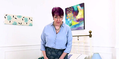 Old women are wearing pantyhose and masturbate