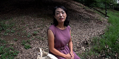 H053G04 A plain 60th birthday mature woman is a shaved pussy! An ordinary aunt makes a body with an excellent sensitivity shake