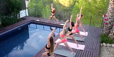 Isabella De Laa and Candee Licious have an outdoors MFF