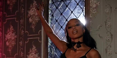 Kinky ebony starlet is putting wax all over her body