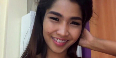 Thai babe is here to service the big dick of the foreigner