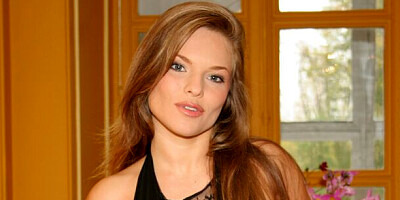 Comely Lucy Love at handjob clip