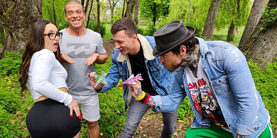 Sensual Sara's blowjob clip