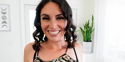 Incredibly hot MILF sucking and jerking for the facial