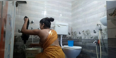 Kam wali Bai kapde dhote samye mailk ne kiya jabardasti