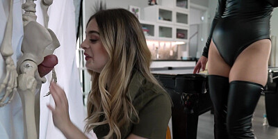 Halloween had stepsister and BFF horny